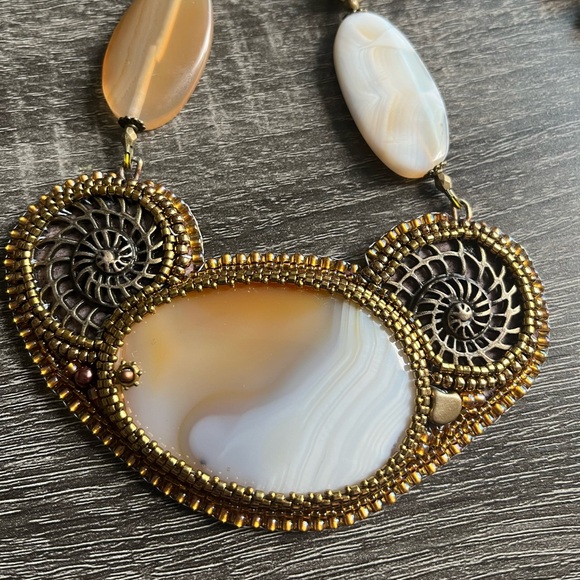 Embroidered agate necklace - Picture 3 of 4